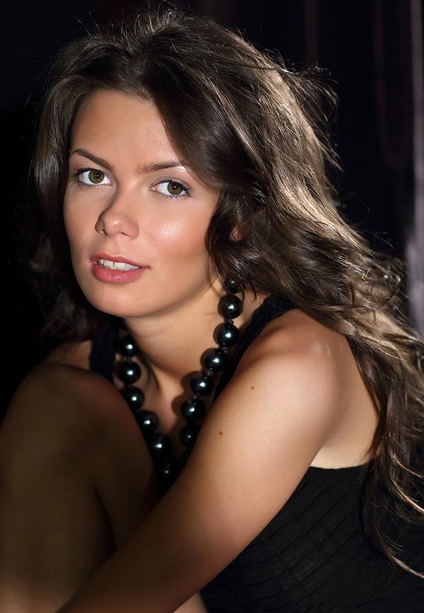 Полина, 19